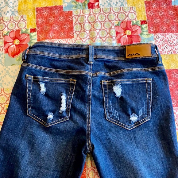 ๐ Dollhouse Distressed Skinny Roll Up Capris! - Picture 5 of 7